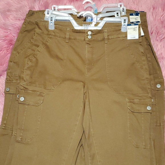 TERRA AND SKY SKINNY MID-RISE CARGO PANTS 👖 - Picture 2 of 10